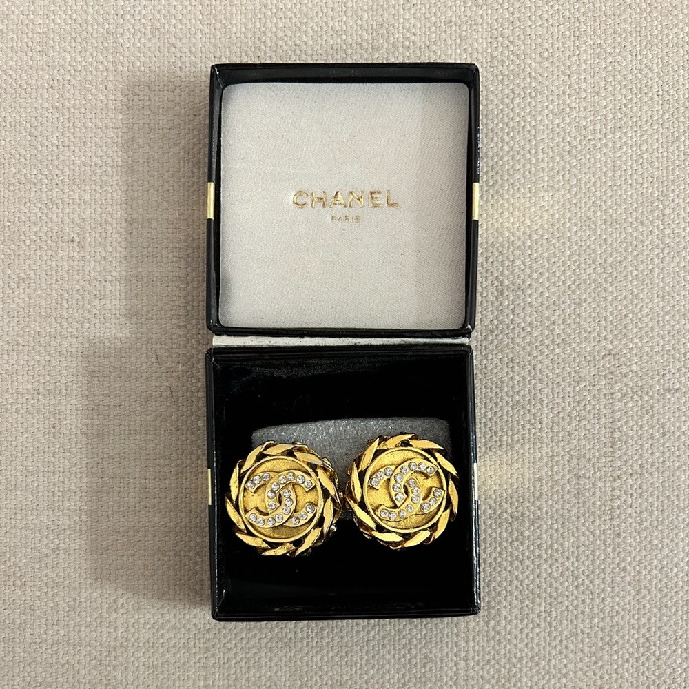 Authentic Chanel Vintage clip on earrings